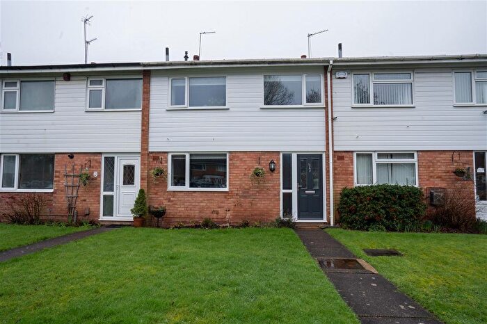 3 Bedroom Terraced House For Sale In Nethercote Gardens, Solihull, B90