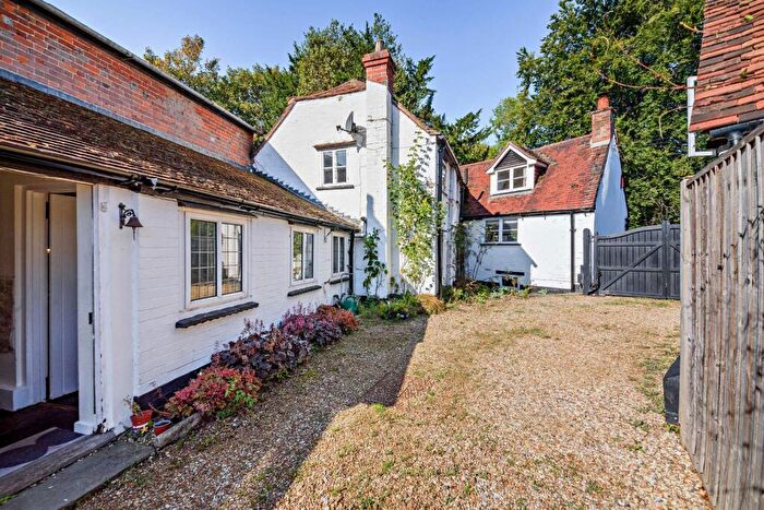 3 Bedroom Detached House For Sale In Pangbourne Hill, Pangbourne, Berkshire, RG8