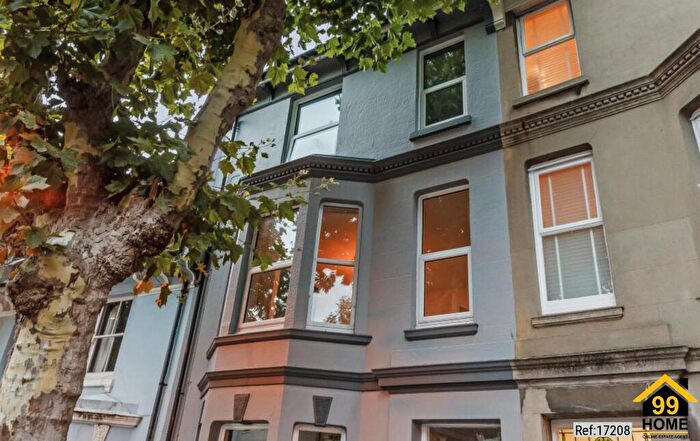 3 Bedroom Maisonette For Sale In Clyde Rd, Brighton, East Sussex, BN1