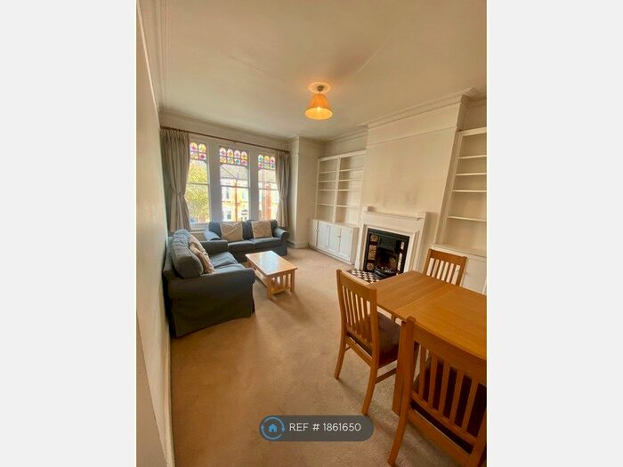 2 Bedroom Flat To Rent In Louisville Road, London, SW17