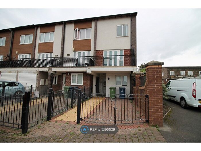 3 Bedroom End Of Terrace House To Rent In Braefell Court, Washington, NE37