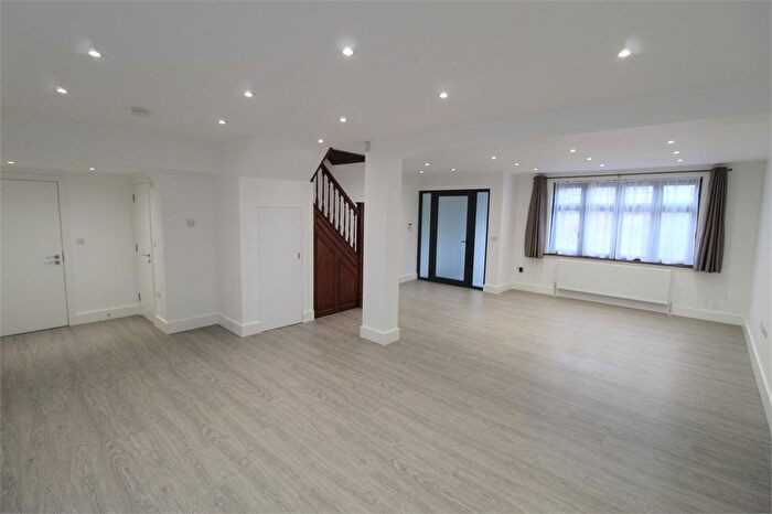 6 Bedroom Semi-Detached House To Rent In Chantry Close, Harrow, HA3