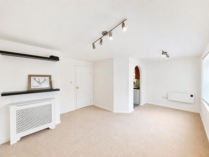 2 Bedroom Flat For Sale In Nuffield Court, Old Park Mews, Heston, TW5