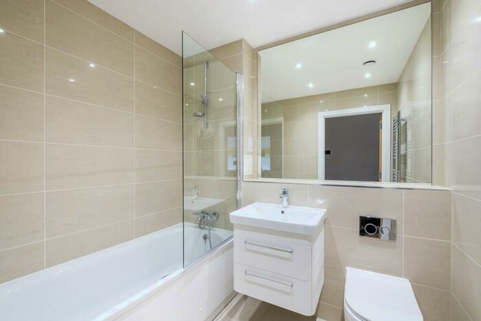 2 Bedroom Apartment To Rent In Well Farm Road Whyteleafe, CR3