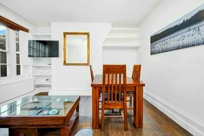2 Bedroom Flat To Rent In Kennington Park Road, London, SE11