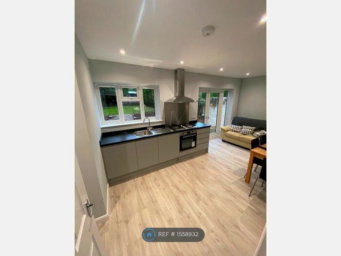 5 Bedroom Semi-Detached House To Rent In Lime Grove, Guildford, GU1