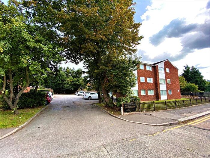1 Bedroom Flat To Rent In New North Road, Ilford, IG6