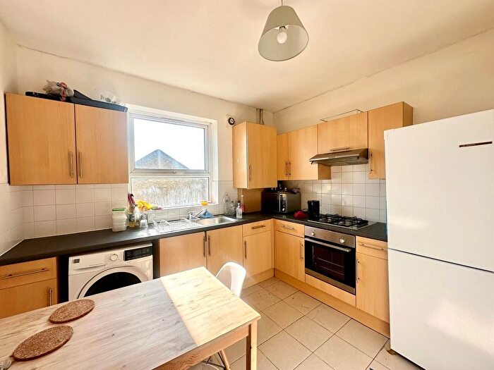 4 Bedroom Flat To Rent In Brecknock Road, London, N7