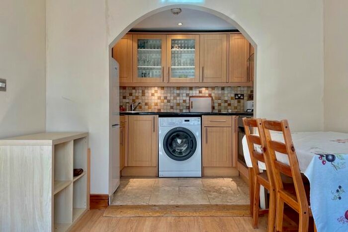 3 Bedroom Flat To Rent In Blythe Road, London, W14