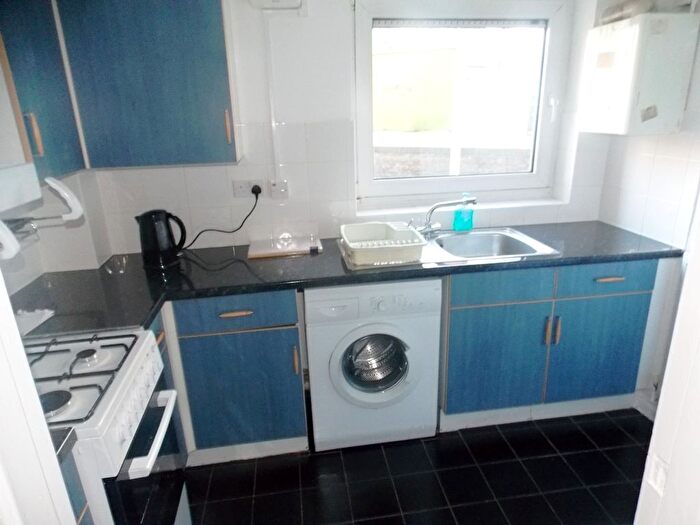 1 Bedroom Flat To Rent In Bow Common Lane, London, E3