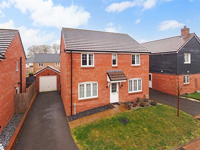 4 Bedroom Detached House For Sale In Longden Close, Andover, SP11