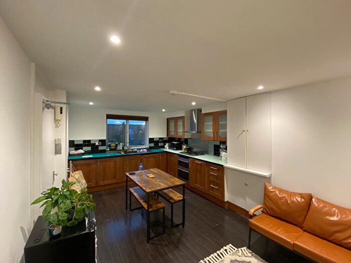 3 Bedroom Flat To Rent In Chesterton Square, London, W8