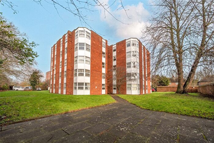 2 Bedroom Flat For Sale In Riverside Close, Hanwall, W7