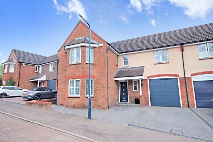 4 Bedroom Semi Detached House For Sale In Beaver Road, Allington, Maidstone, ME16