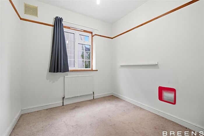 2 Bedroom Flat For Sale In Hertford Road, Enfield, EN3