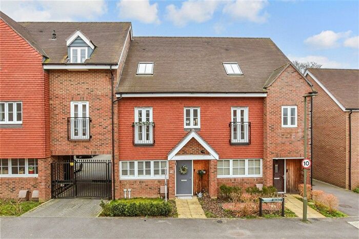 4 Bedroom Town House For Sale In Dover Road, Tadworth, Surrey, KT20