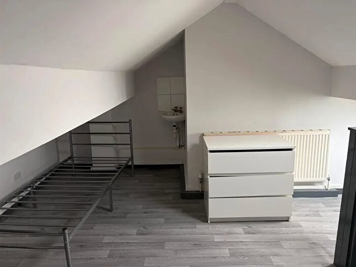 5 Bedroom Terraced House To Rent In Walsall Road, Darlaston, WS10