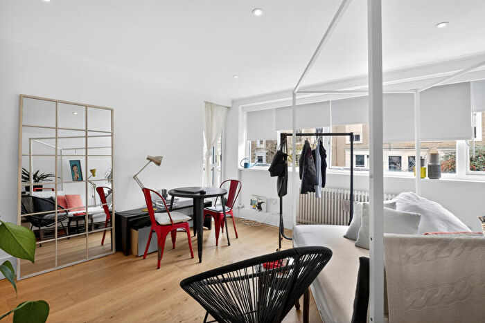 Studio To Rent In Oakley Road, London, N1