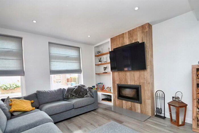3 Bedroom Semi-Detached House For Sale In Waveney Road, Ipswich, IP1