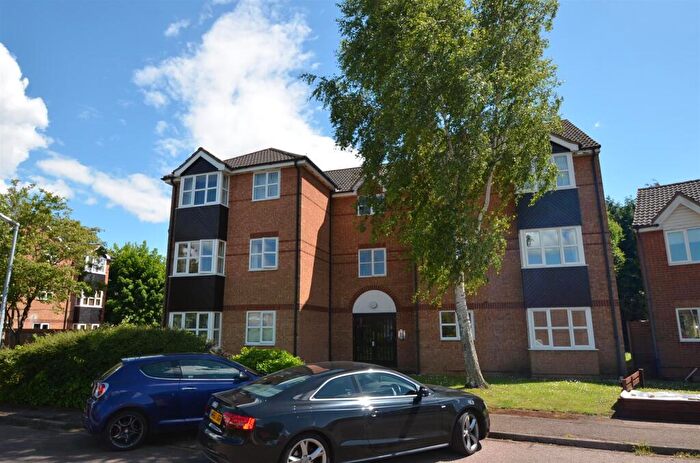 2 Bedroom Flat For Sale In Elgar Drive, Shefford, Beds, SG17