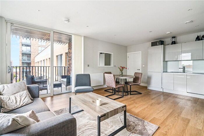 2 Bedroom Flat To Rent In Greyhound Parade, London, SW17