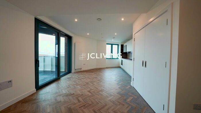 1 Bedroom Flat To Rent In Three Waters, London, E3