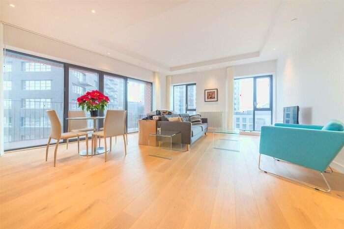 2 Bedroom Apartment To Rent In Java House, Botanic Square, London City Island, E14