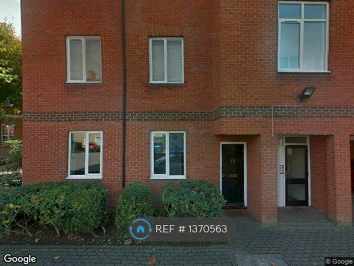 2 Bedroom Flat To Rent In Bluecoat Court, Hertford, SG14