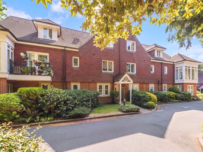 2 Bedroom Flat For Sale In Bellingham Drive, Reigate, RH2