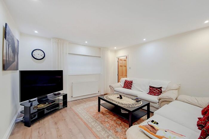 4 Bedroom Semi-Detached House To Rent In Highfield Road, Acton, W3
