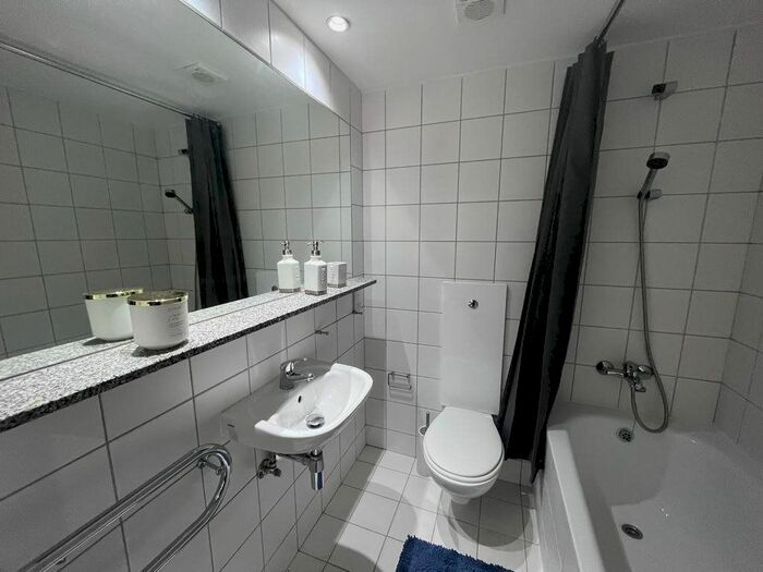 2 Bedroom Flat To Rent In Royal Quay, Liverpool, L3