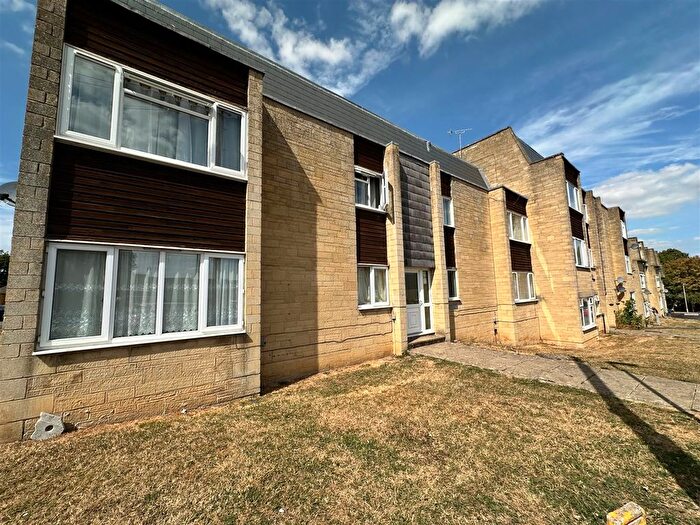 2 Bedroom Flat To Rent In Meadow Road, Cirencester, GL7