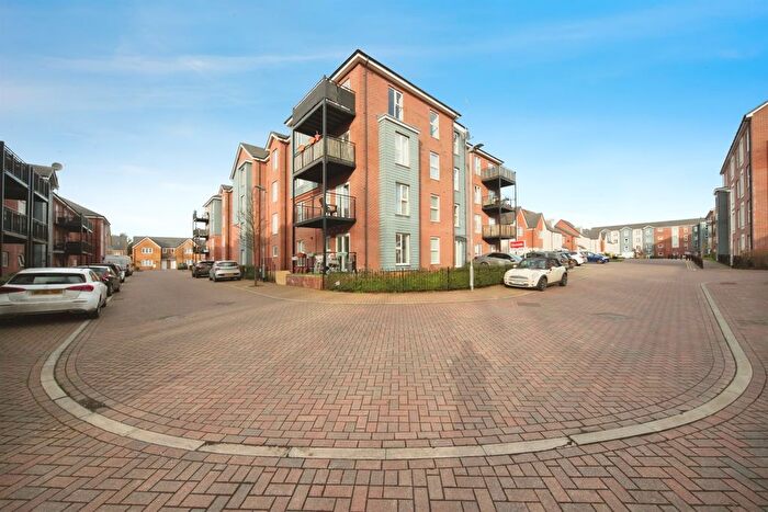 2 Bedroom Flat For Sale In Bagshawe Way, Dunstable, LU5