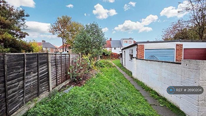 3 Bedroom Semi-Detached House To Rent In Bushgrove Road, Dagenham, RM8