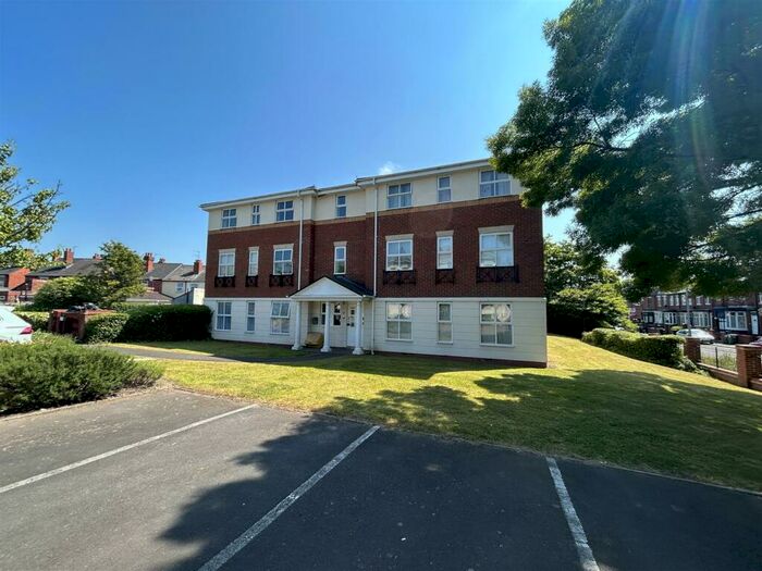 1 Bedroom Flat To Rent In Victoria Gardens, Cradley Heath, West Midlands, B64