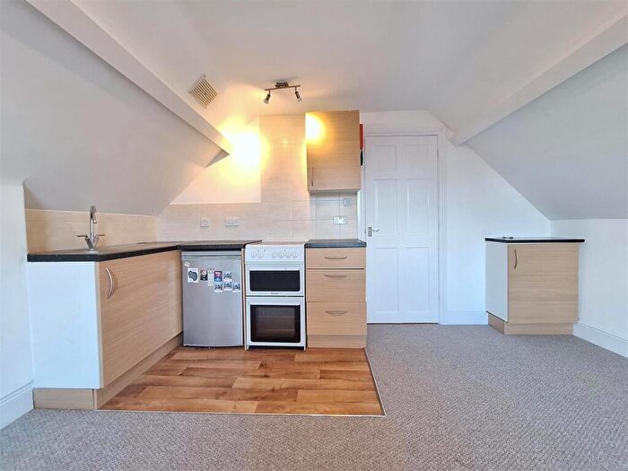 1 Bedroom Flat To Rent In Downshire Square, RG1