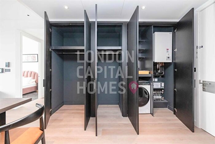 2 Bedroom Apartment To Rent In Legacy Building, Viaduct Gardens, London, SW11