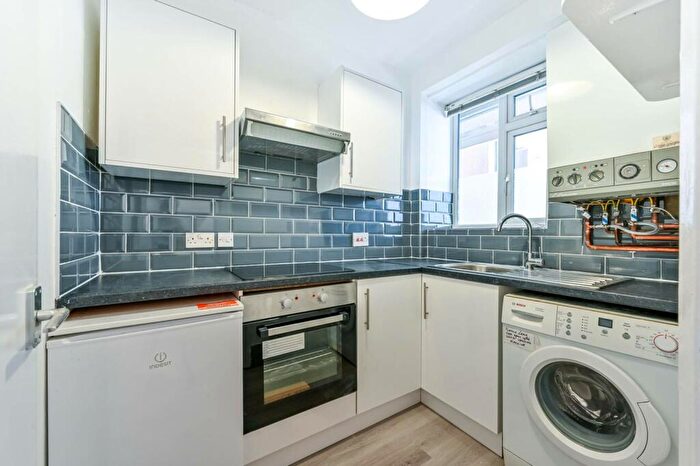 2 Bedroom Flat To Rent In Pentonville Road, Islington, London, N1