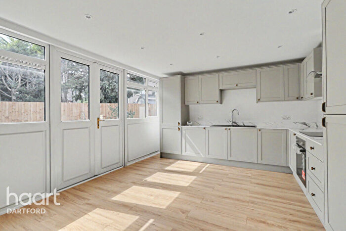 3 Bedroom End Of Terrace House For Sale In Bennett Close, Welling, DA16