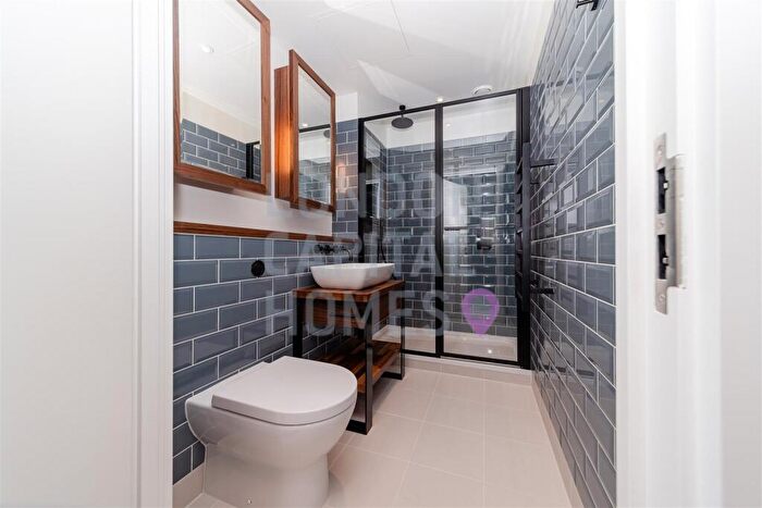 2 Bedroom Apartment To Rent In Merino Gardens, London, E1W