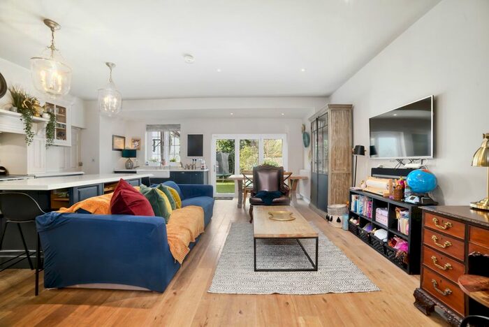 3 Bedroom Flat To Rent In Chelmsford Square, London, NW10