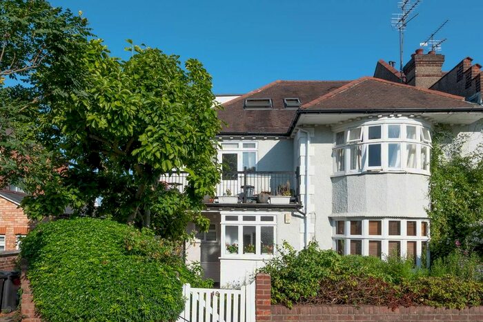 Studio To Rent In Minster Road, West Hampstead, London, NW2