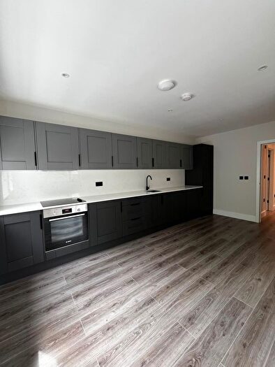 2 Bedroom Flat To Rent In Serbin Close, Leyton, E10