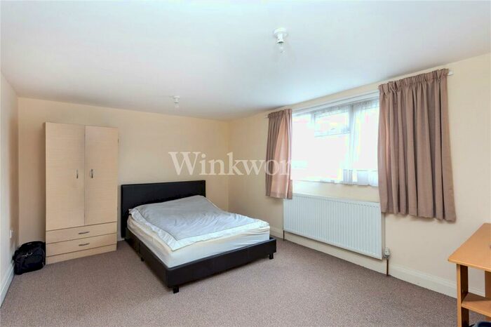 4 Bedroom Apartment To Rent In Montpelier Rise, London, NW11