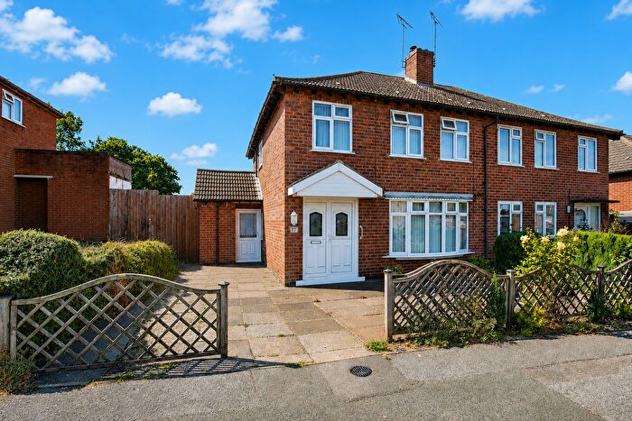 3 Bedroom Semi-Detached House For Sale In Old Farm Road, Mancetter, CV9