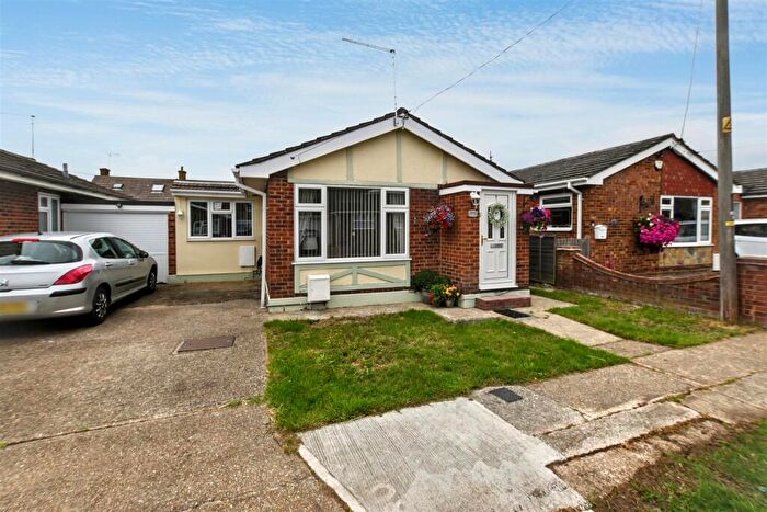3 Bedroom Detached Bungalow For Sale In Metz Avenue, Canvey Island, SS8