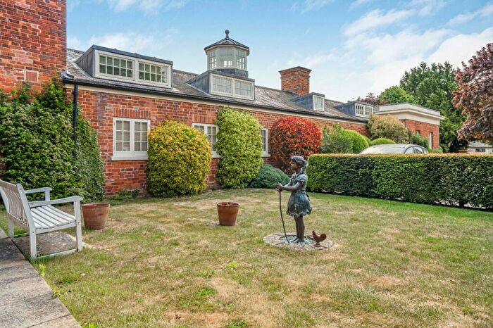 3 Bedroom Terraced House For Sale In Michaelis Road, Thame, Oxfordshire, OX9