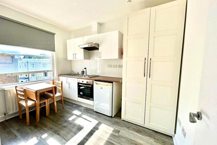 Studio To Rent In Warwick Road, London, SW5