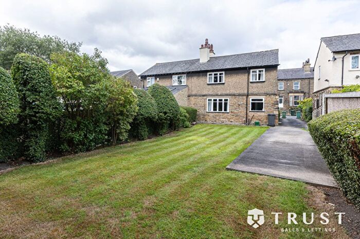 3 Bedroom Semi-detached House For Sale In Knowl Road, Mirfield, WF14