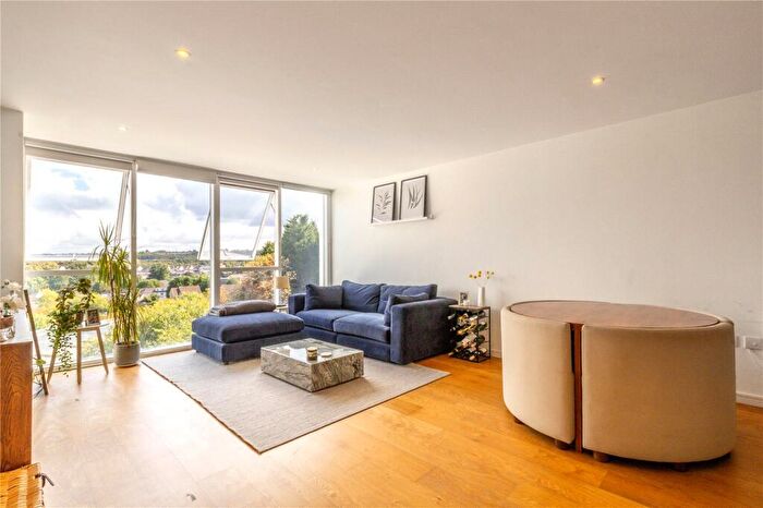 2 Bedroom Apartment For Sale In Airpoint, Bedminster, Bristol, BS3